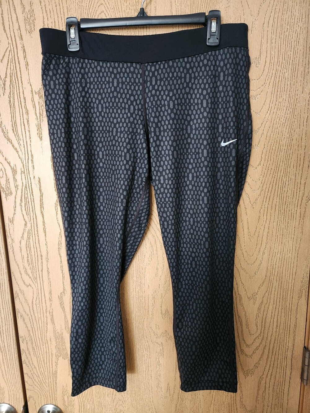 Nike Black & Gray Patterned Women's Capri Leggings Knee Length